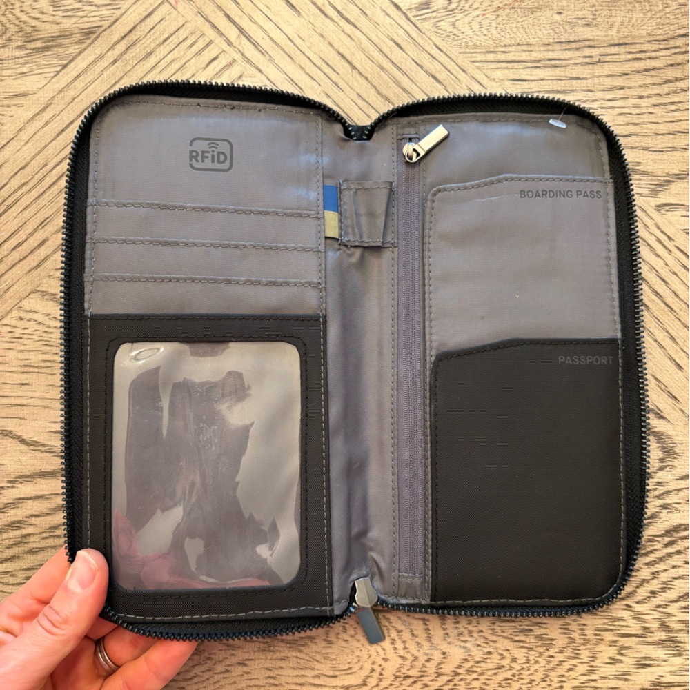 NWOT Men's Black RFID Travel Wallet